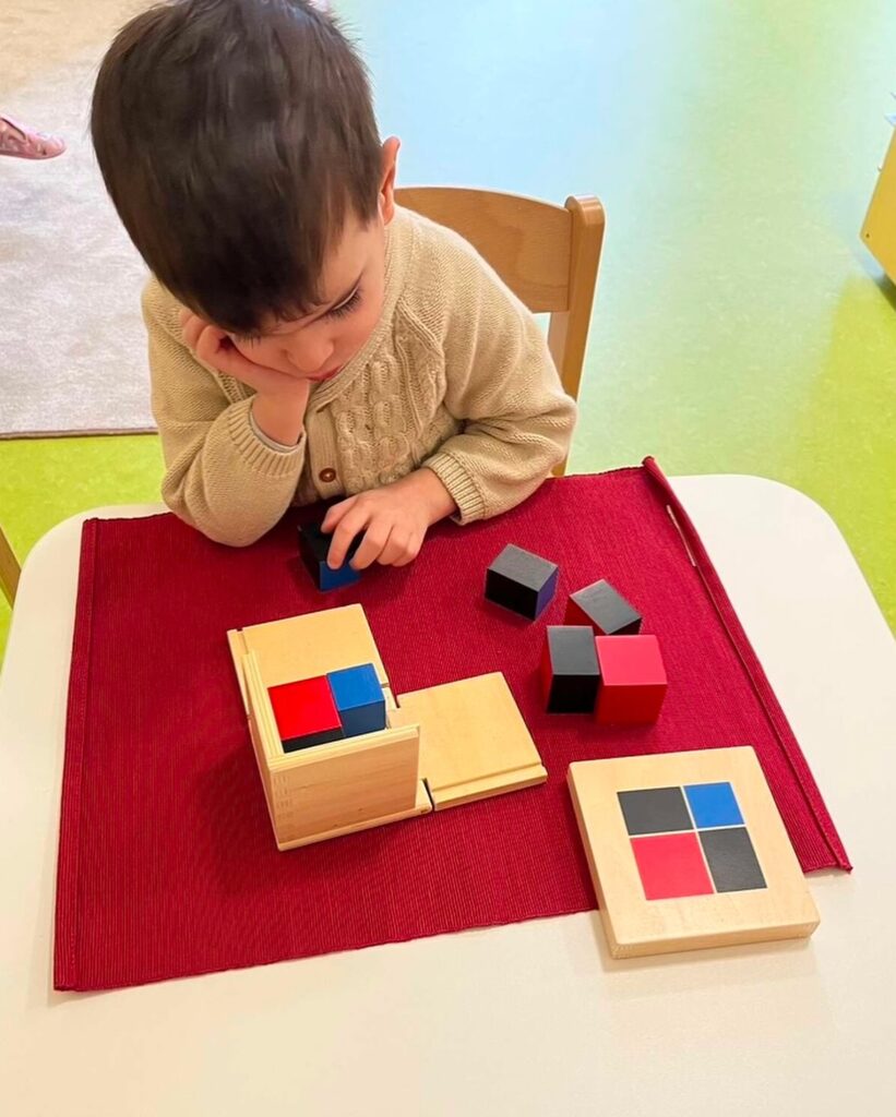 Práce v Montessori pracovním bloku!