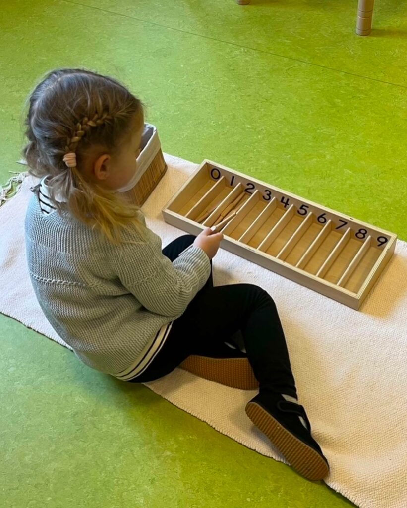 Práce v Montessori pracovním bloku!