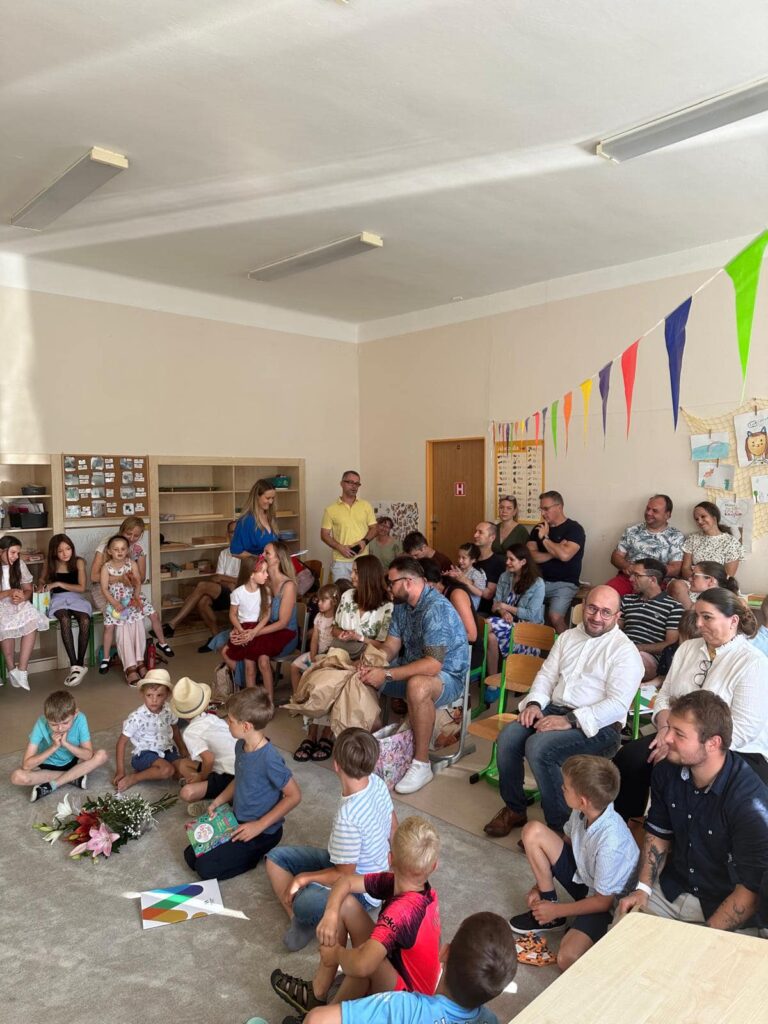 Uvolnilo se jedno místo ve třetím trojročí…